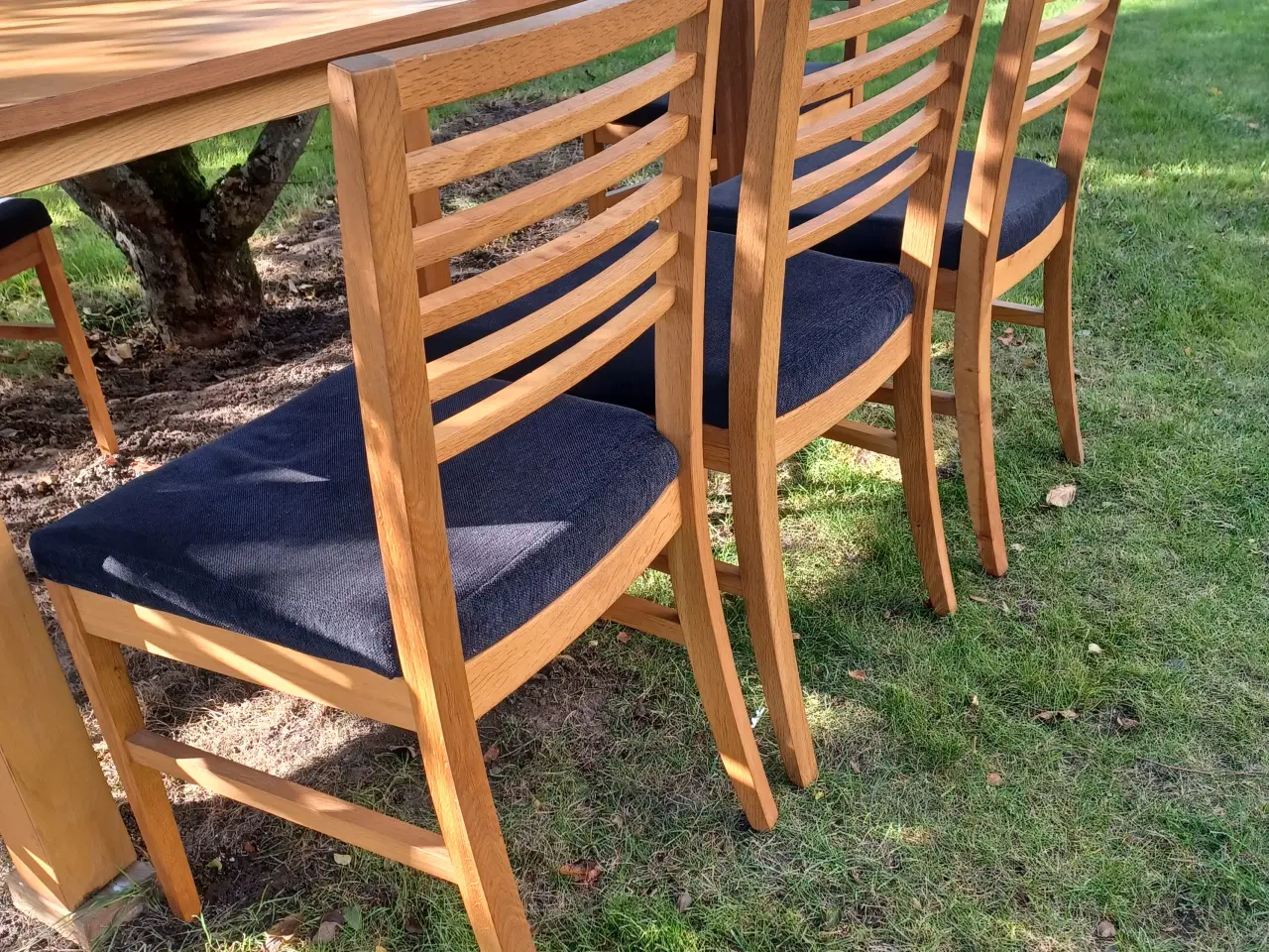 Billede 2 - Spisebord med 6 stole i eg med 2 tillægsplader