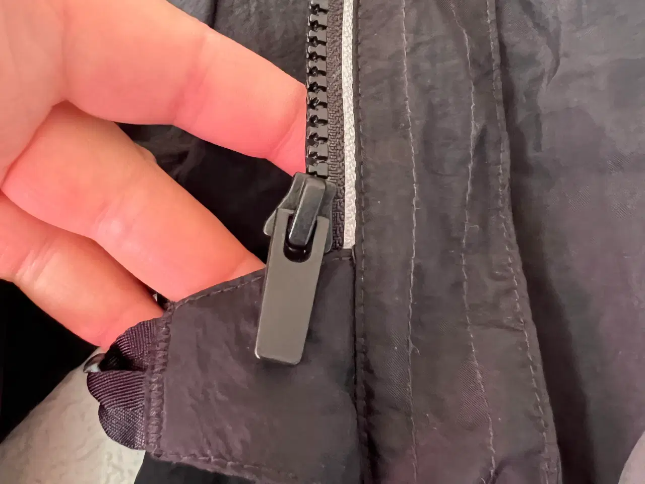 Billede 13 - NY Sort Nike Tech Pack Jakke. (Str. L/147-158 Cm.)