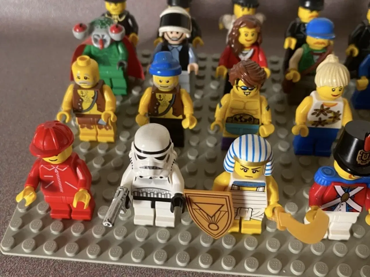 Billede 3 - Ældre blandet Lego figurer sælges. 