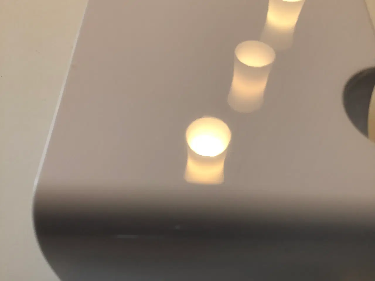 Billede 10 - Osteskærer i hvid fra Nuance, lidt ridser på låget