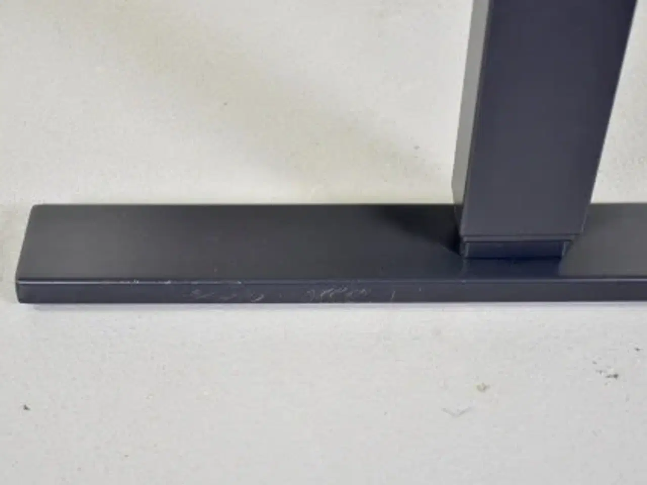 Billede 7 - Scan office hæve-/sænkebord med ege-laminat og mavebue, 120 cm.
