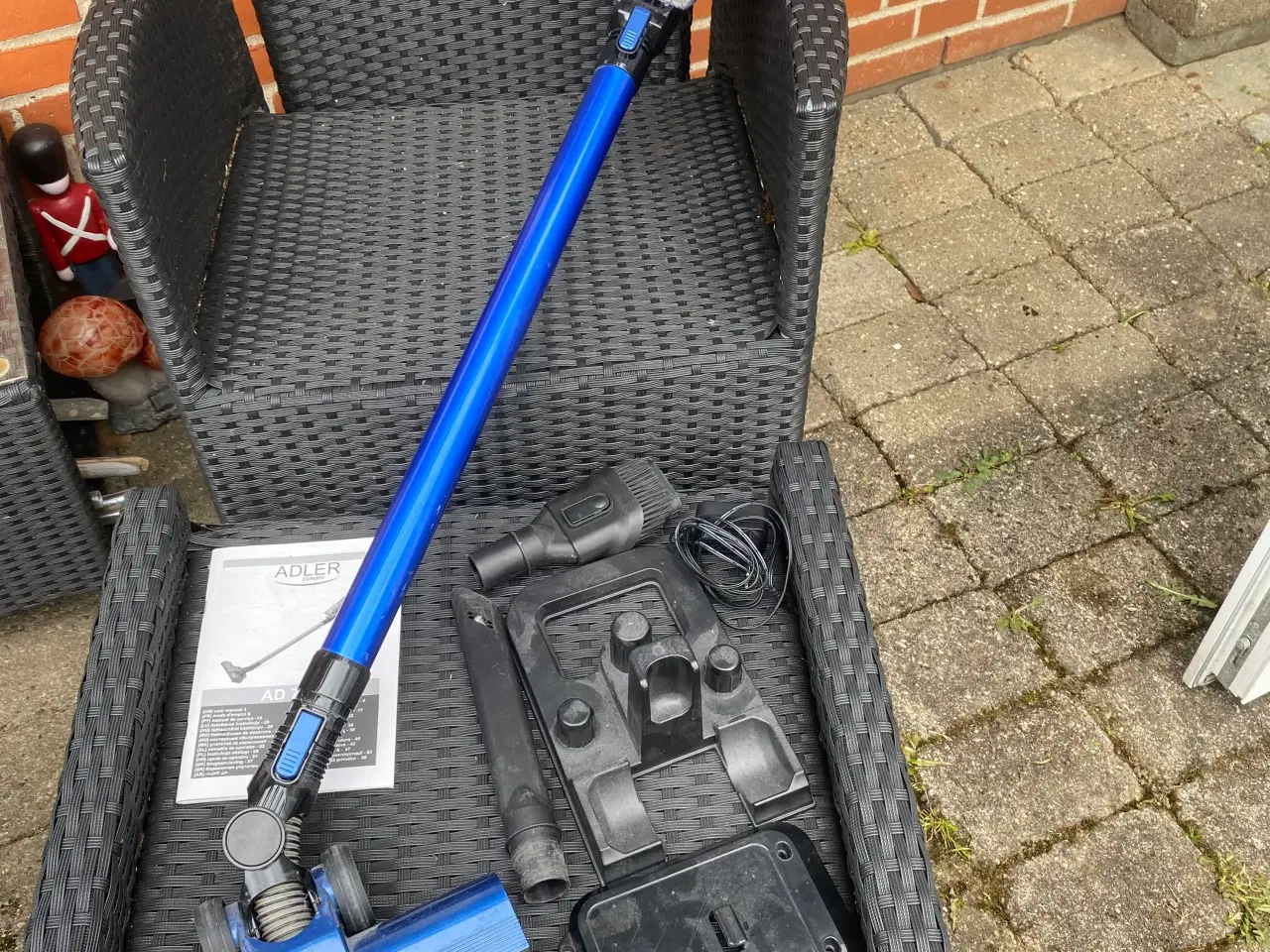 Billede 2 - Ledning fri blå støvsuger 