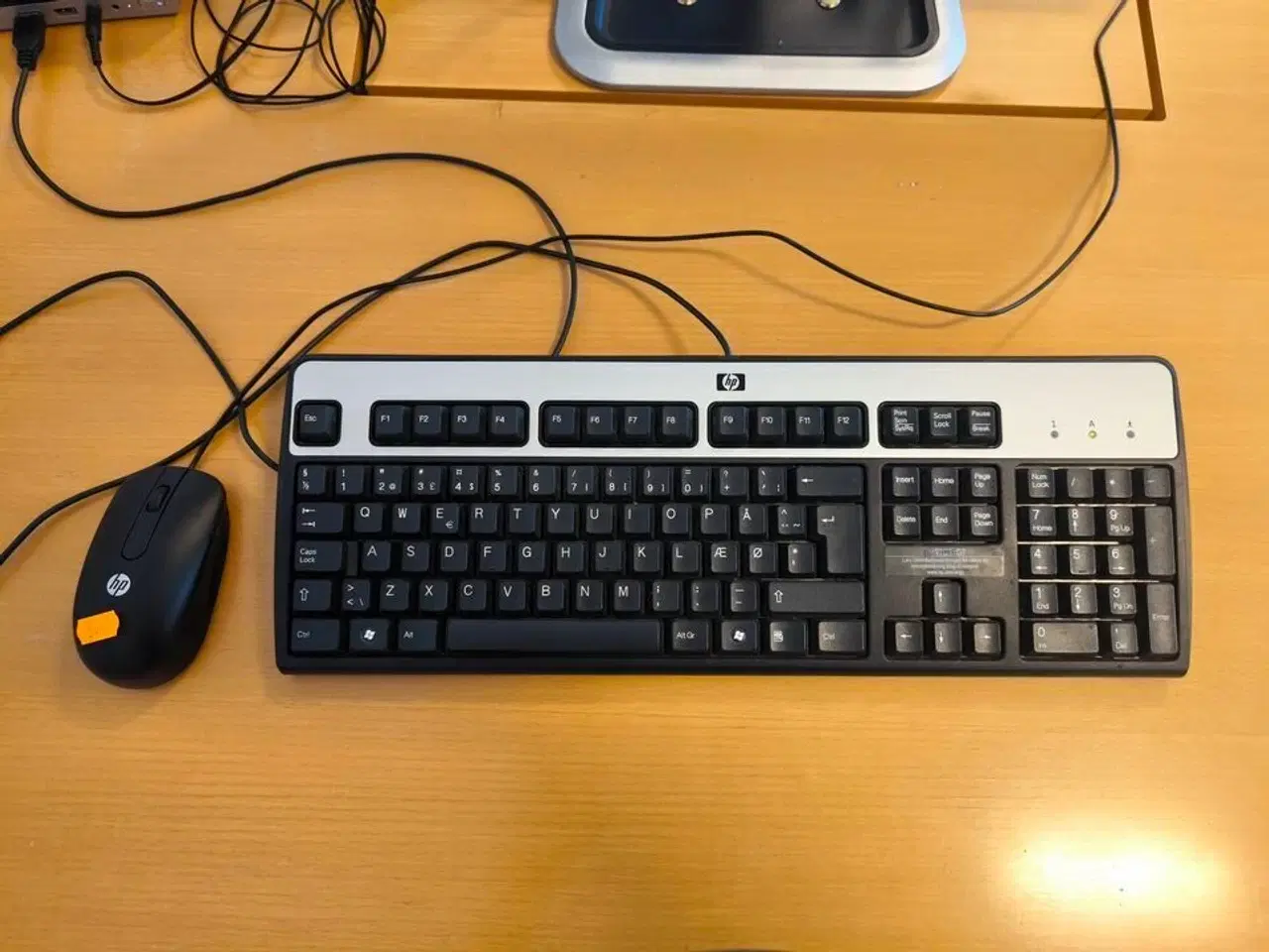 Billede 1 - Skærm 22" m. tastatur HP L2206w (PC medfølger ikke)