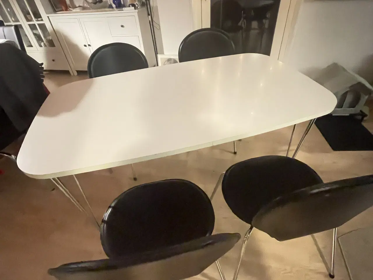 Billede 2 - ‼️(Spisebords sæt) Bord og stole sælges‼️