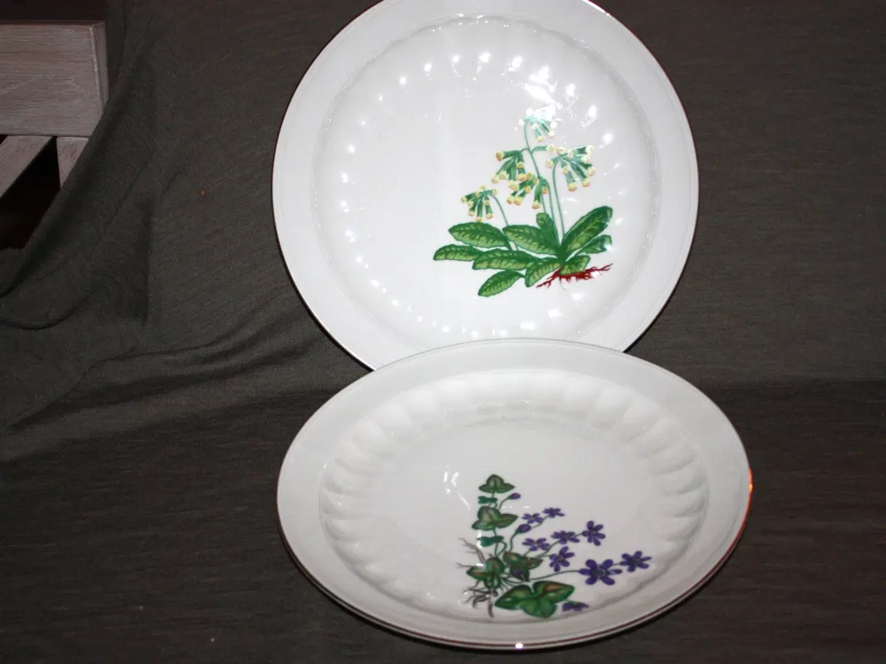 Billede 1 - Firkløveren Carl von Linné 2 tallerkener / fad