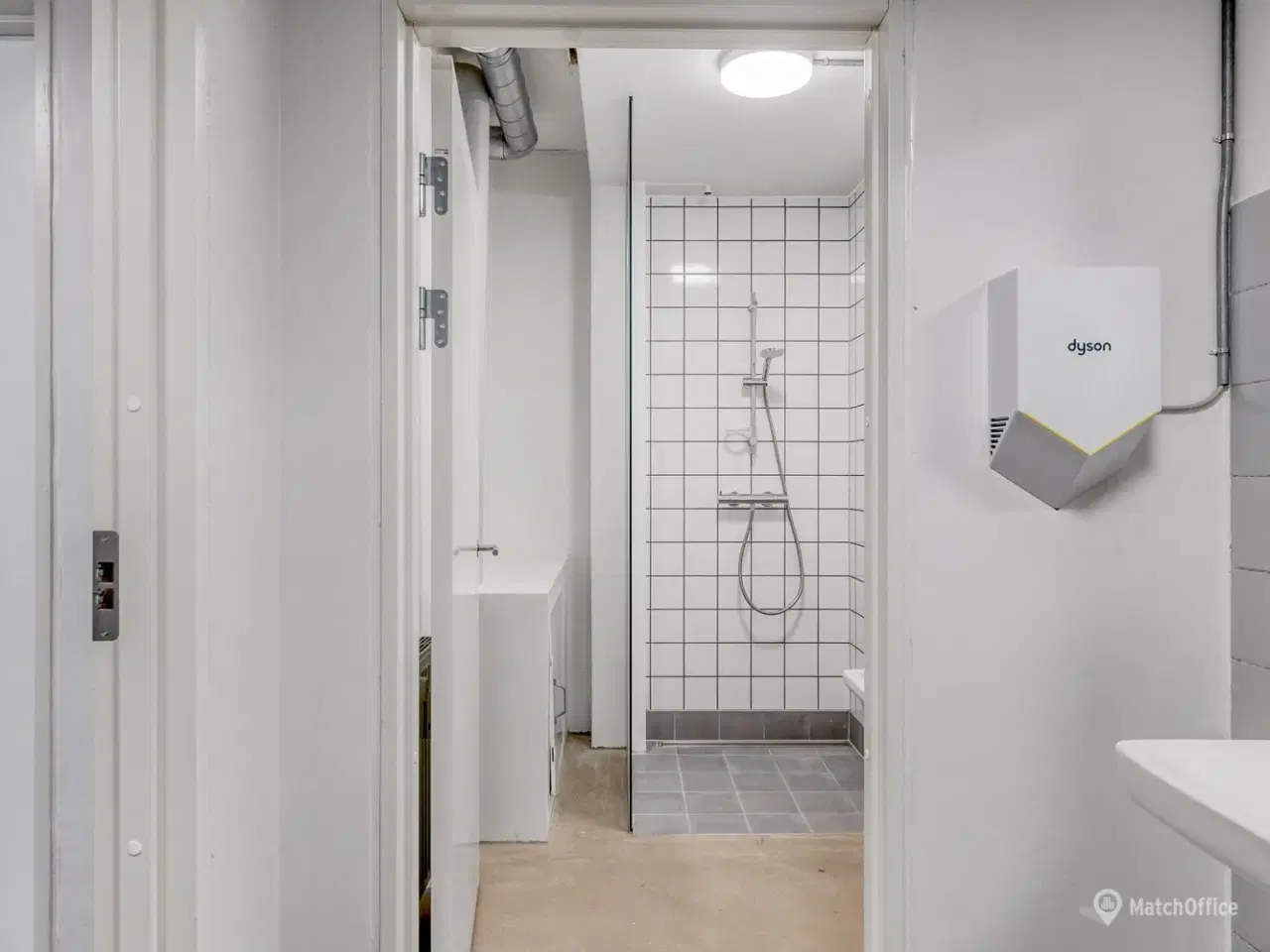 Billede 30 - Nyrenoveret kontor nær E45
