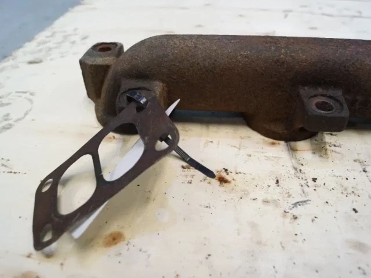 Billede 7 - Ford 675TA Udstødningsmanifold 82850578