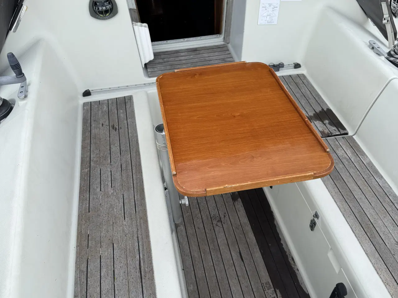 Billede 3 - Rummelig sejlbåd med nyere motor – Søsættes 24. ap