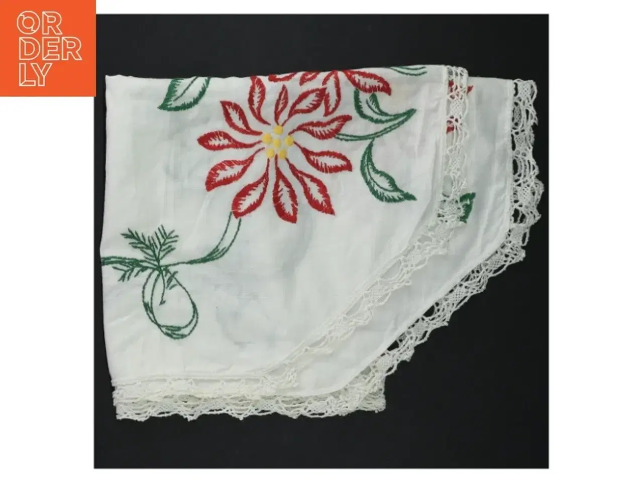 Billede 4 - Broderet juledug med blonder (str. 80 x. 40 cm)