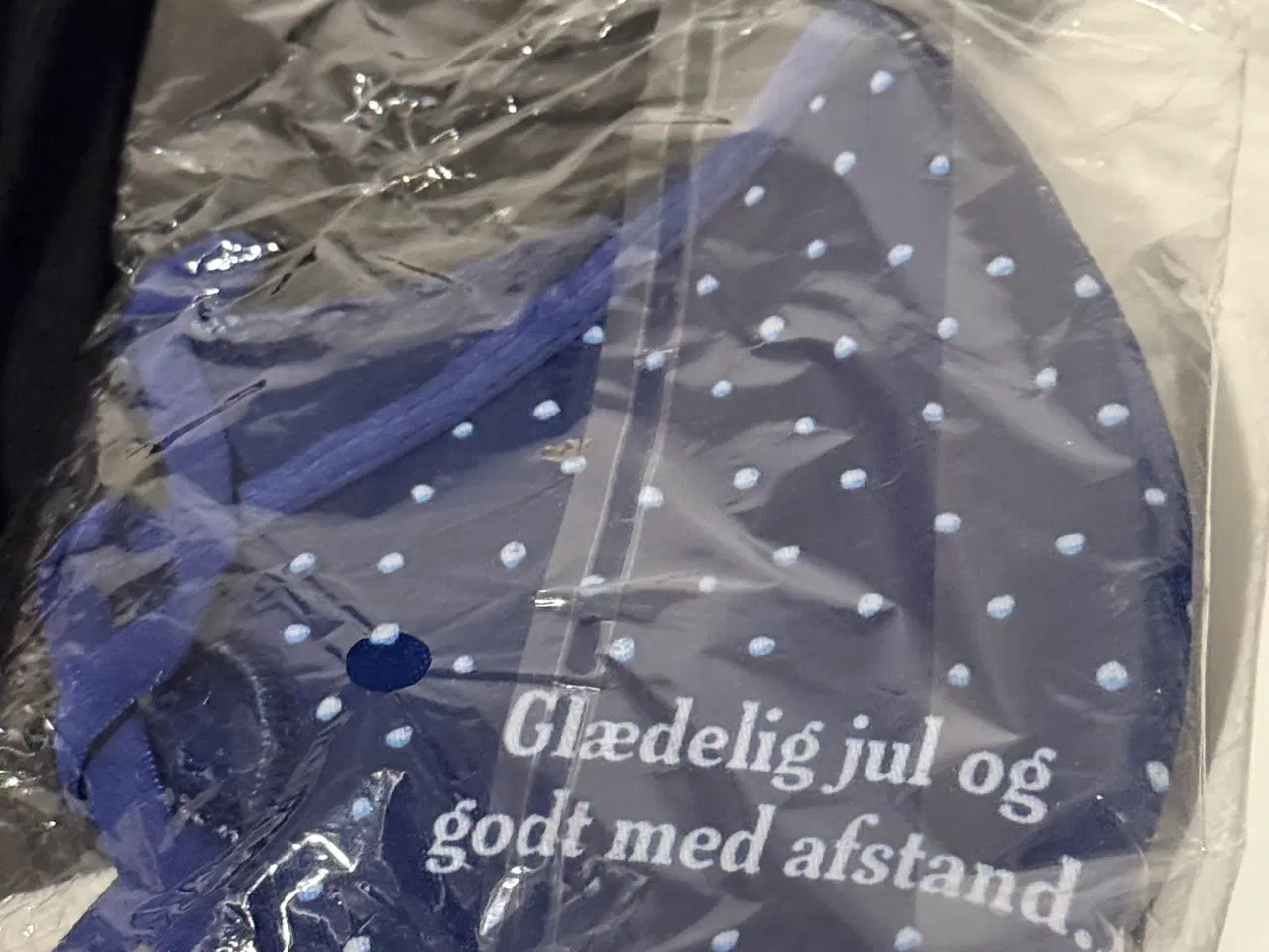 Billede 7 - Fem par sorte Carlsberg strømper og J-dag mundbind