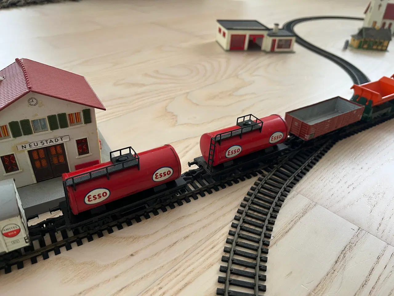 Billede 4 - Fleischmann modeltogbane m. 8 vogne og div. huse