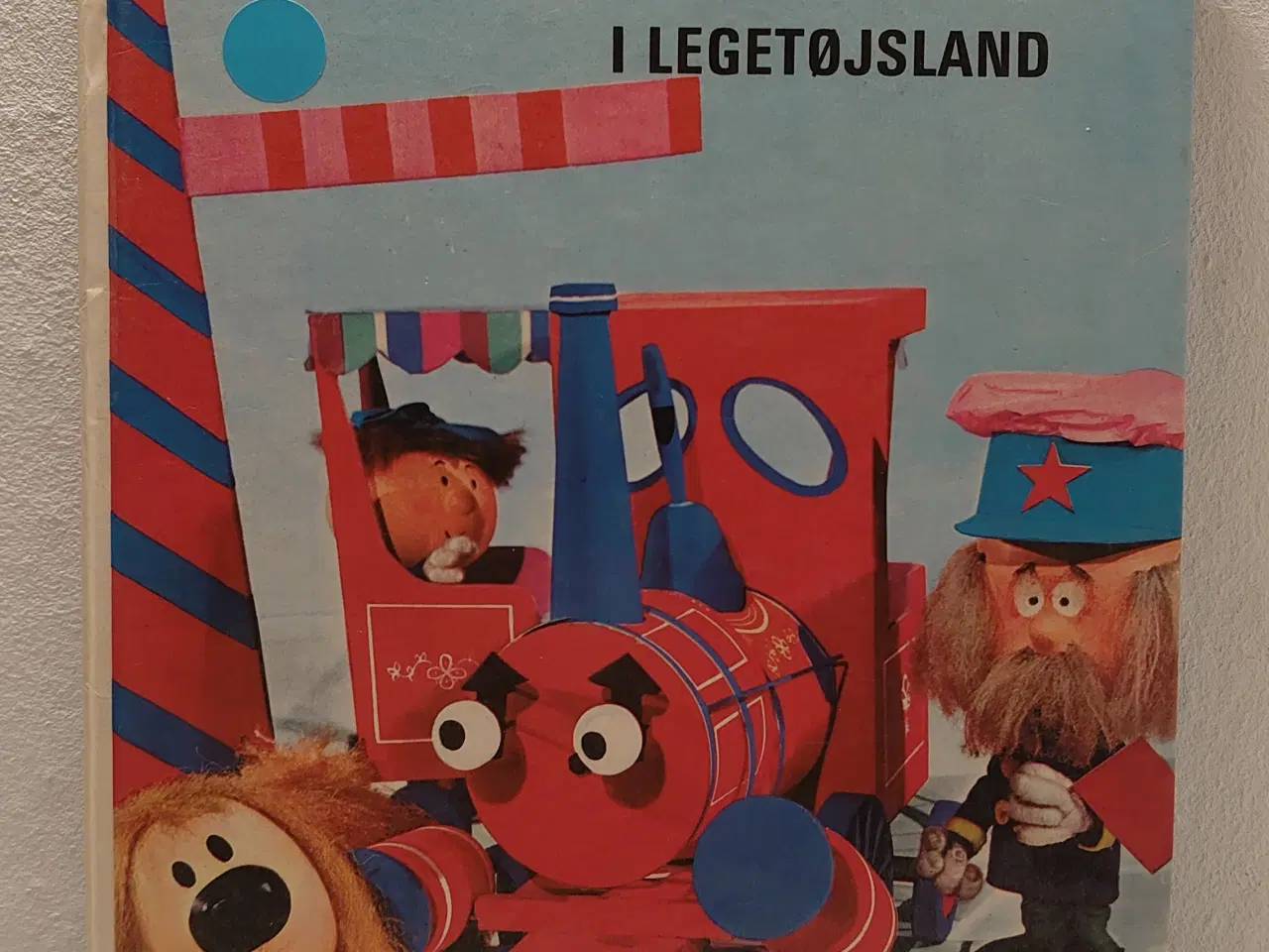 Billede 1 - Jørgen Clevin: Det lille røde tog i legetøjsland. 