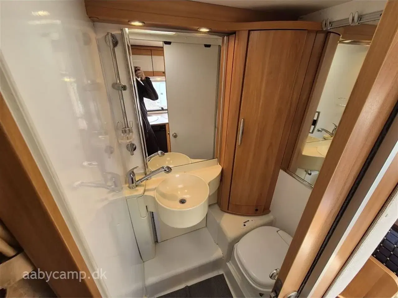 Billede 12 - 2010 - Hymer Exsis I 512   Markise. luft undervogn bagpå. elektrisk støtteben. Maxfann. Helårsdæk. undervognsbehandlet. Holder syn til December 2026!!!  SÆLGES KUN TIL CVR...