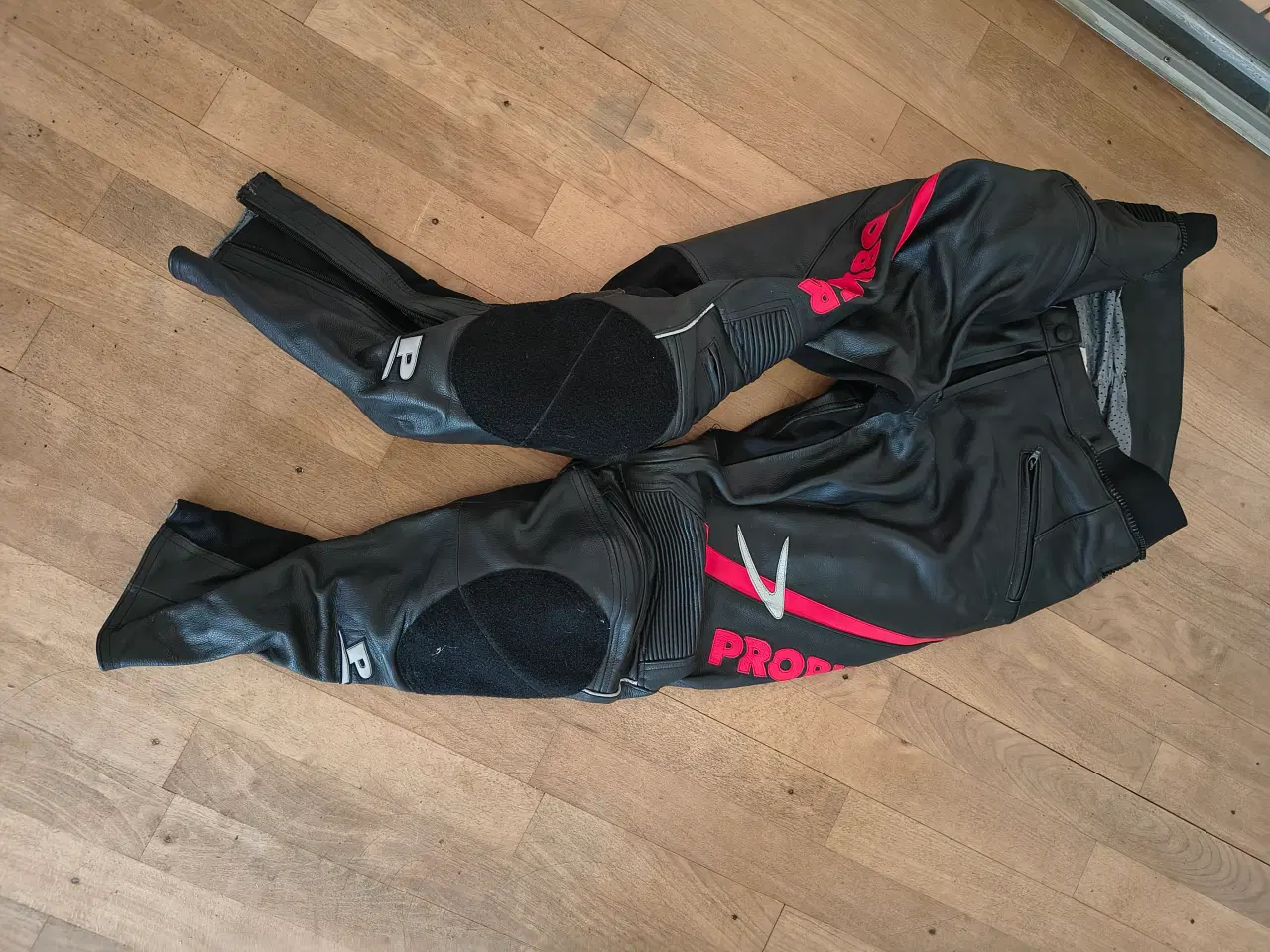 Billede 3 - 2 Delt læderdragt dame, str. 44