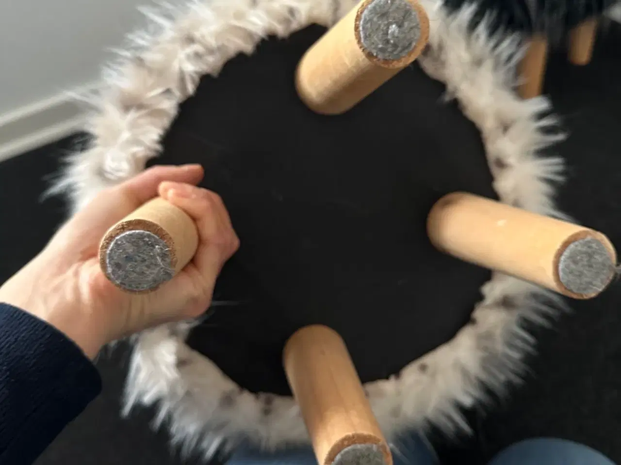 Billede 2 - Sælges 2 fodskammel. 