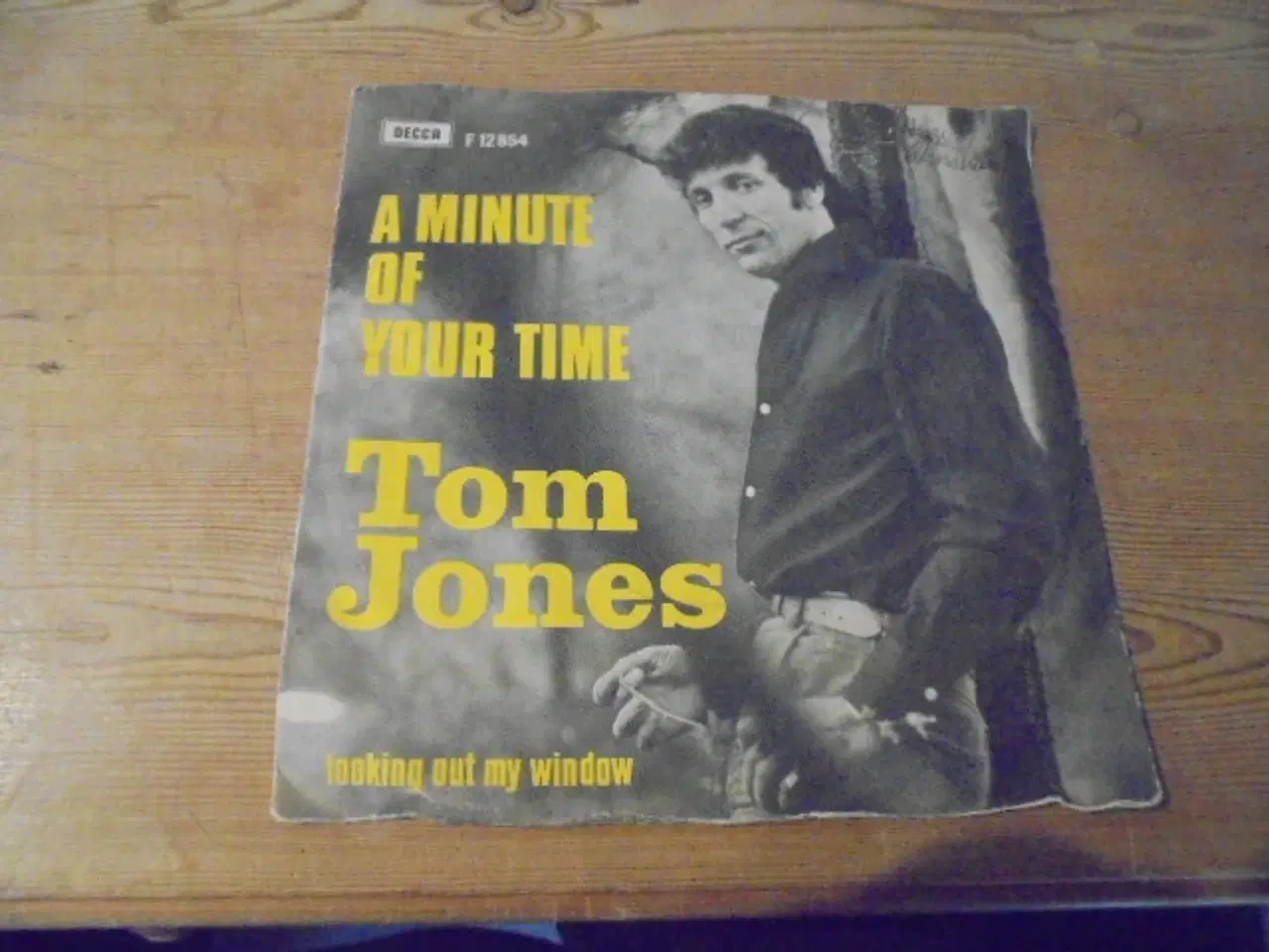 Billede 1 - Single. Tom Jones – A Minute of your Time