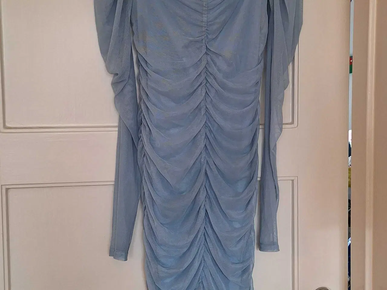 Billede 1 - Lyseblå kjole str. 38
