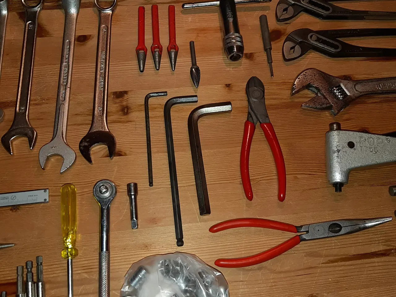 Billede 5 - Værktøj, 2 værktøjskasser, rustfri stål bolte m.m.