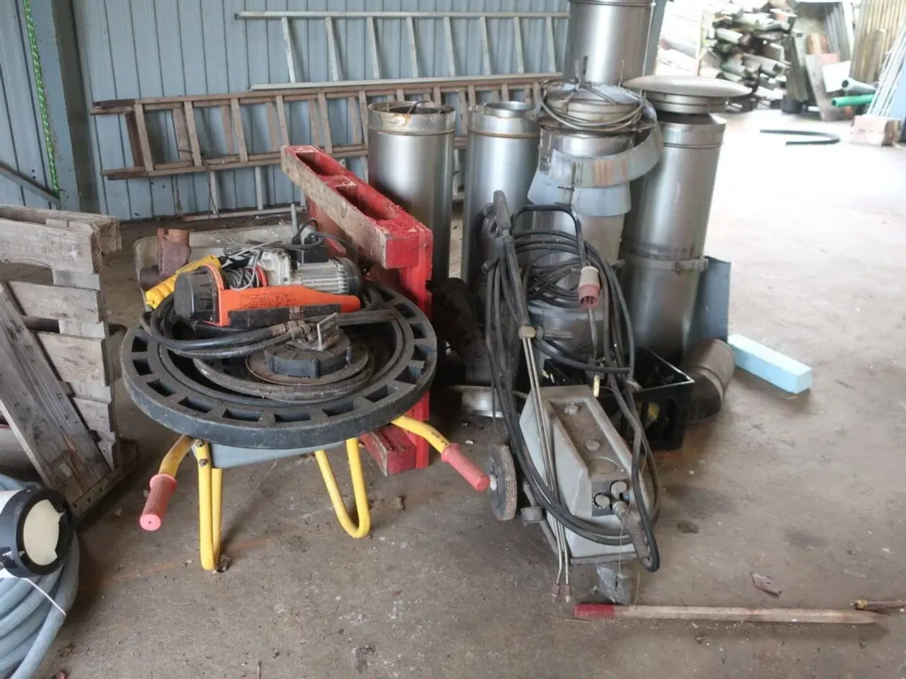 Billede 39 - 2 stk. rullebukke, paller, reoler, reservedele, værktøj, stiger m.m.