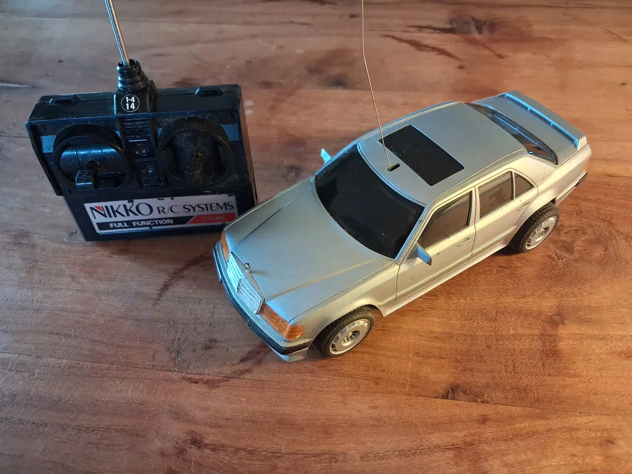 Billede 3 - Gamle fjernstyret biler