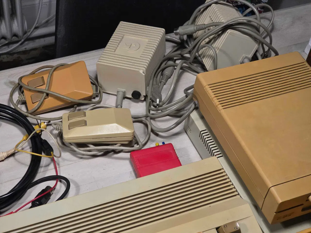 Billede 5 - 2 Commodore 64, Spil og Tilbehør