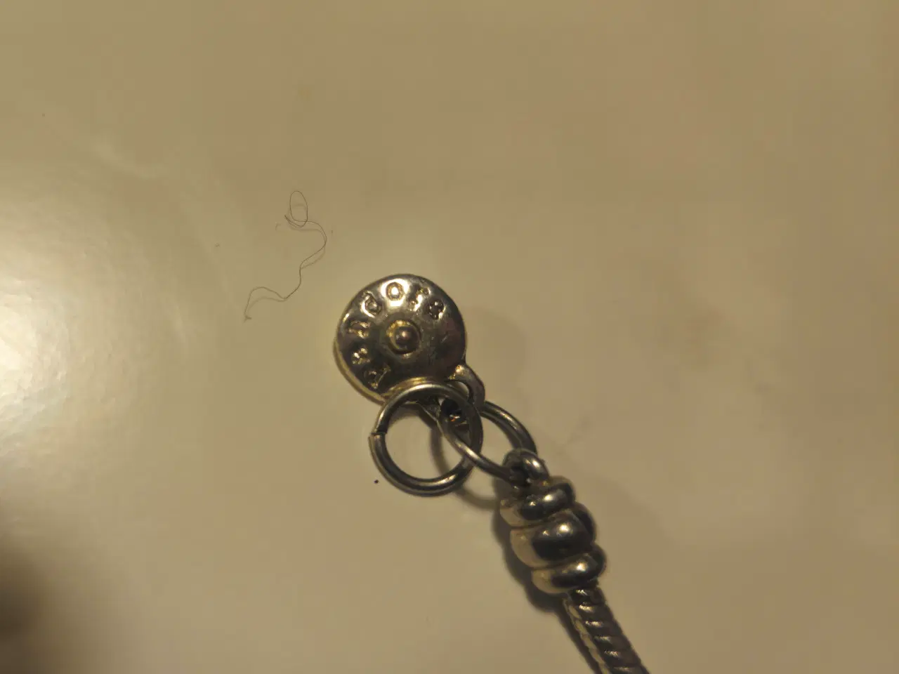 Billede 4 - Pandora armbånd med 13 charms