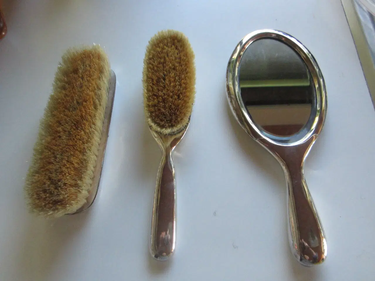 Billede 2 - Rigtigt elegant gammelt  børste og spejlsæt 