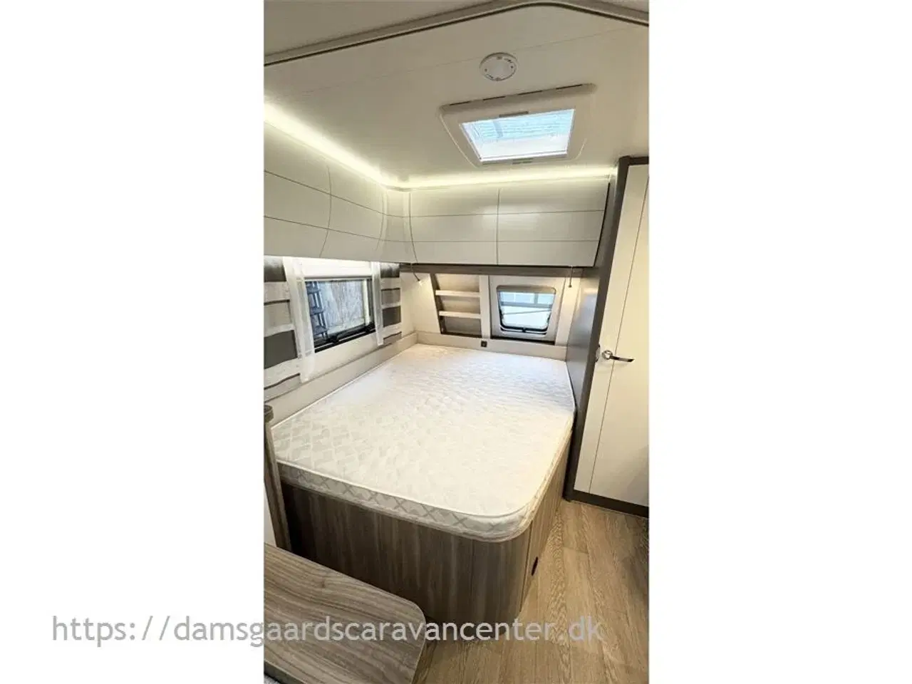 Billede 14 - 2022 - Hobby Excellent Edition 560 KMFe   Franskseng-Køjer-Gulv temp.-Byvand-Telt