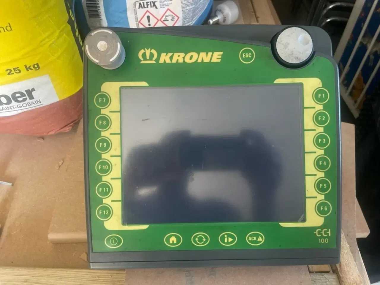 Billede 1 - - - - Krone CC100 terminal med ISOBUS