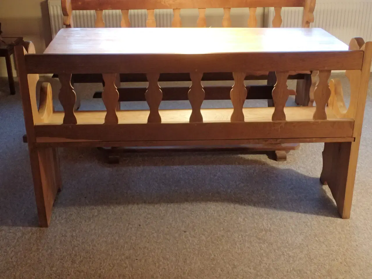 Billede 8 - Plankebord og bænke i massivt rustikt Egetræ.