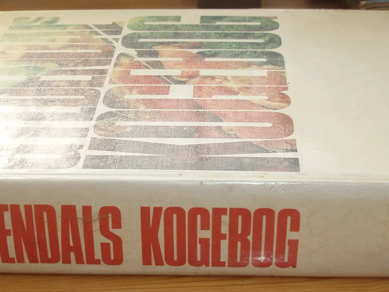 Billede 1 - Gyldendals Kogebog