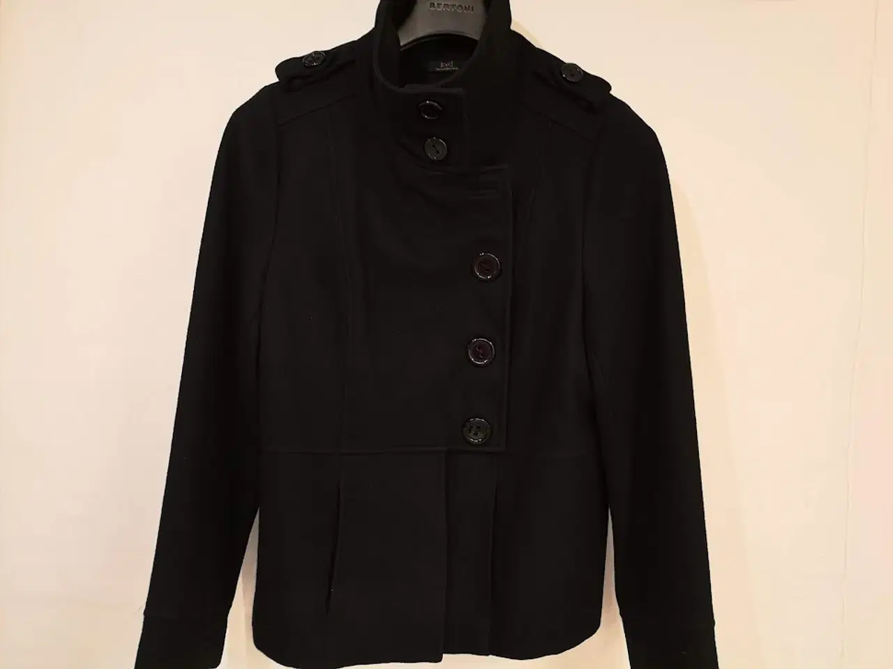 Billede 2 - Dejlig jakke i uld.