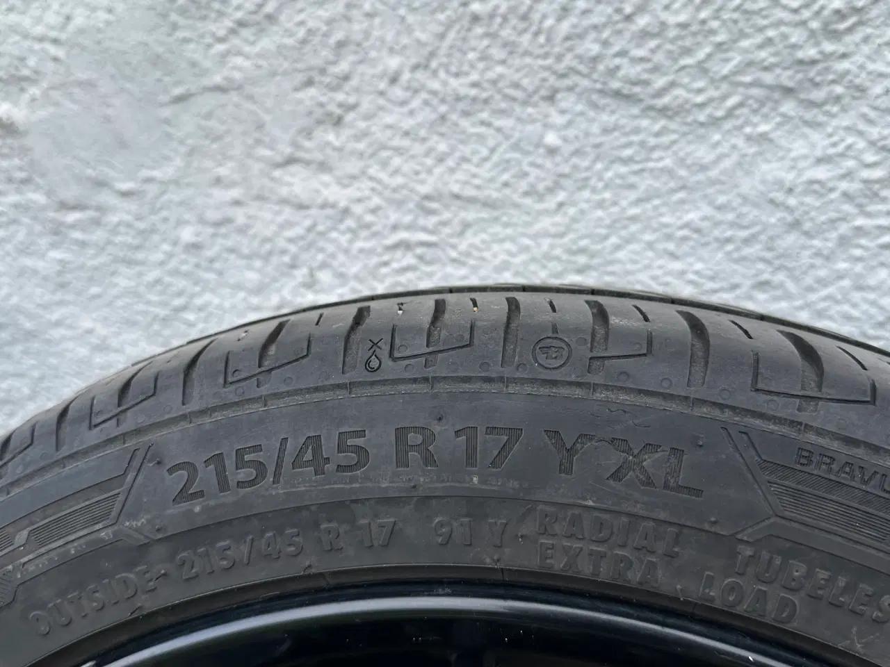 Billede 5 - Sorte fælge 4x108 med sommerdæk