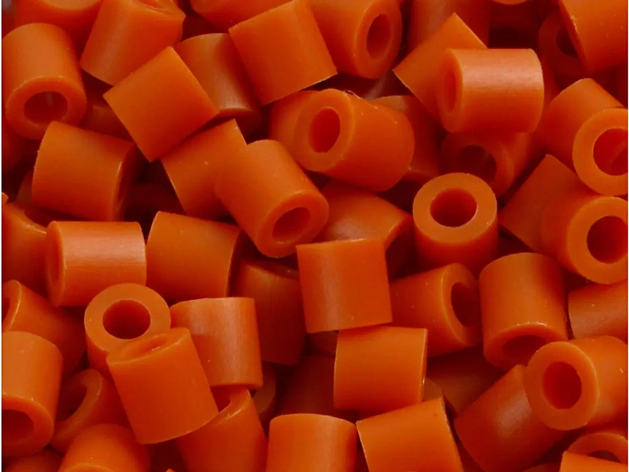 Billede 1 - Rørperler Rødbrun 5x5 mm, 6000 stk. til kreative projekter