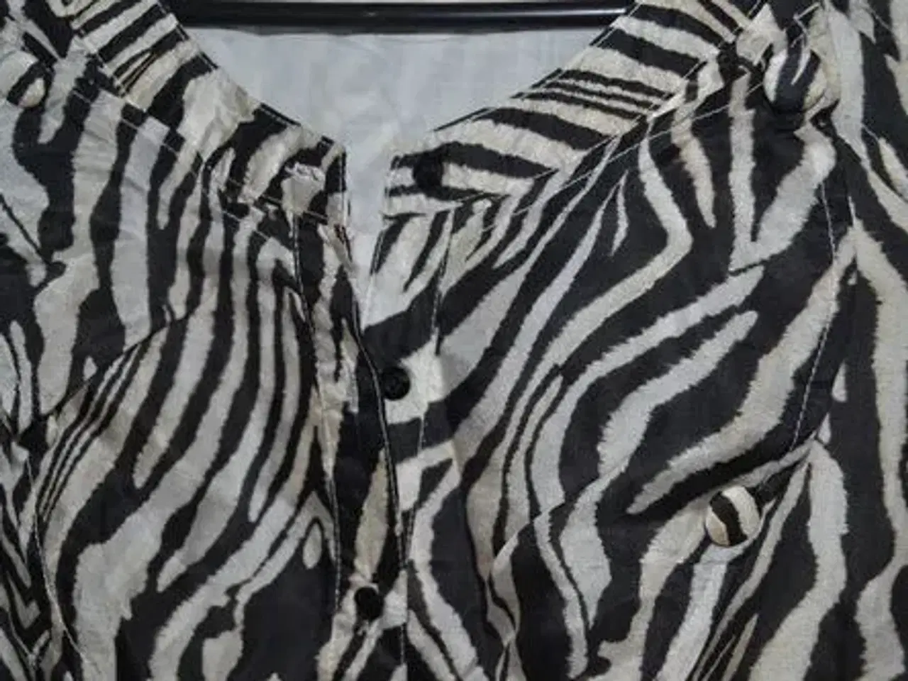 Billede 3 - Zebra Minus bluse sælges
