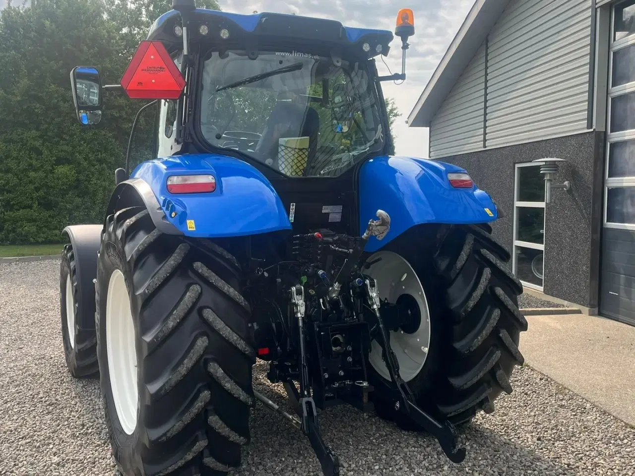 Billede 14 - New Holland T7.175 RangeCommand med frontlift. Meget velholdt gård traktor.