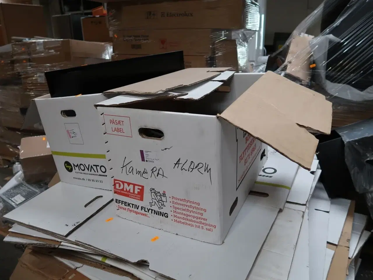 Billede 3 - Palle med div. Flyttekasser og elektronik