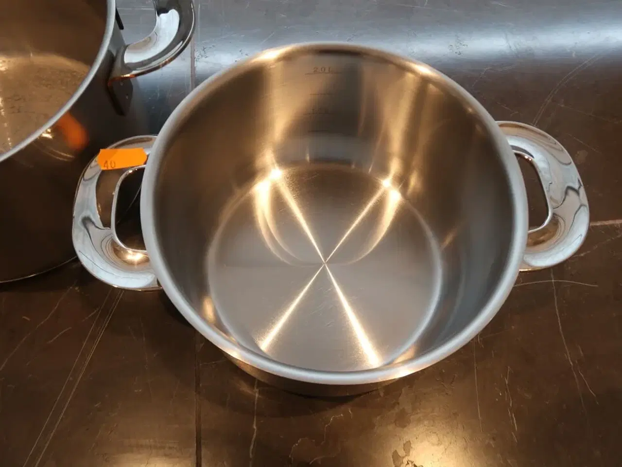 Billede 4 - 2 stk. Miele gryder med låg