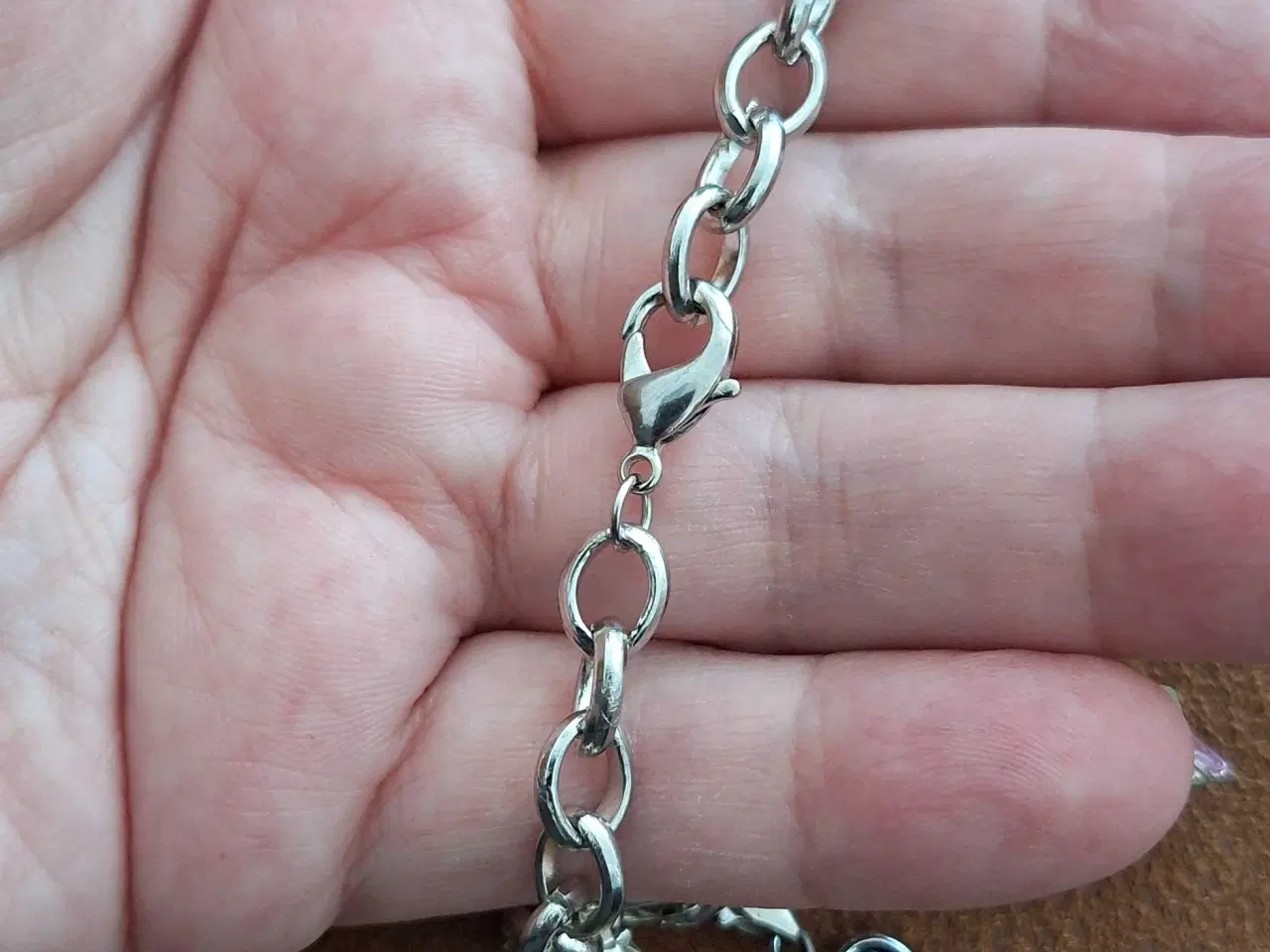 Billede 5 - Armbånd med charms 