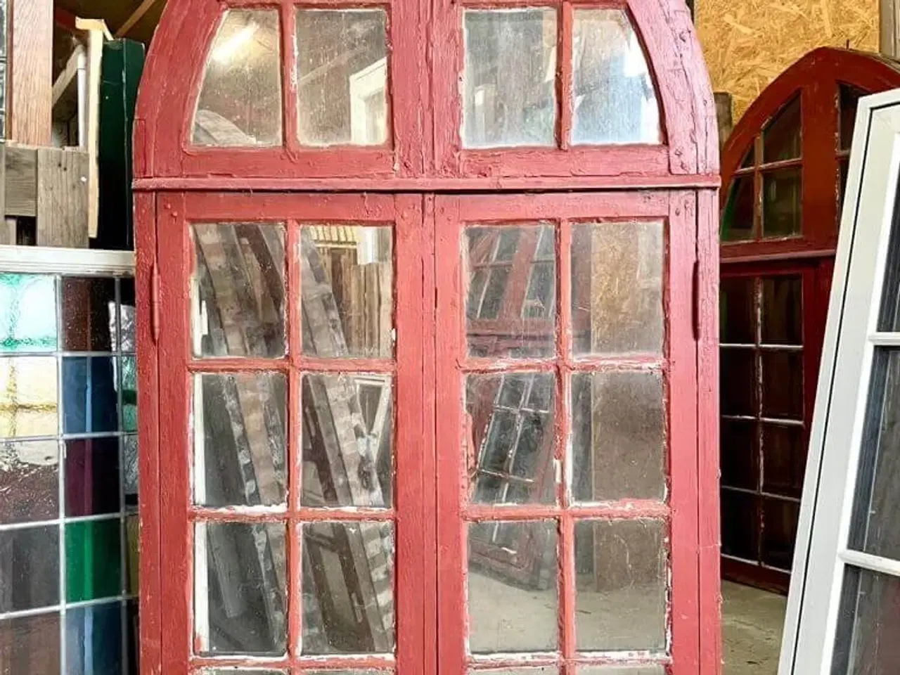 Billede 1 - Større, originalt palævindue med spids top