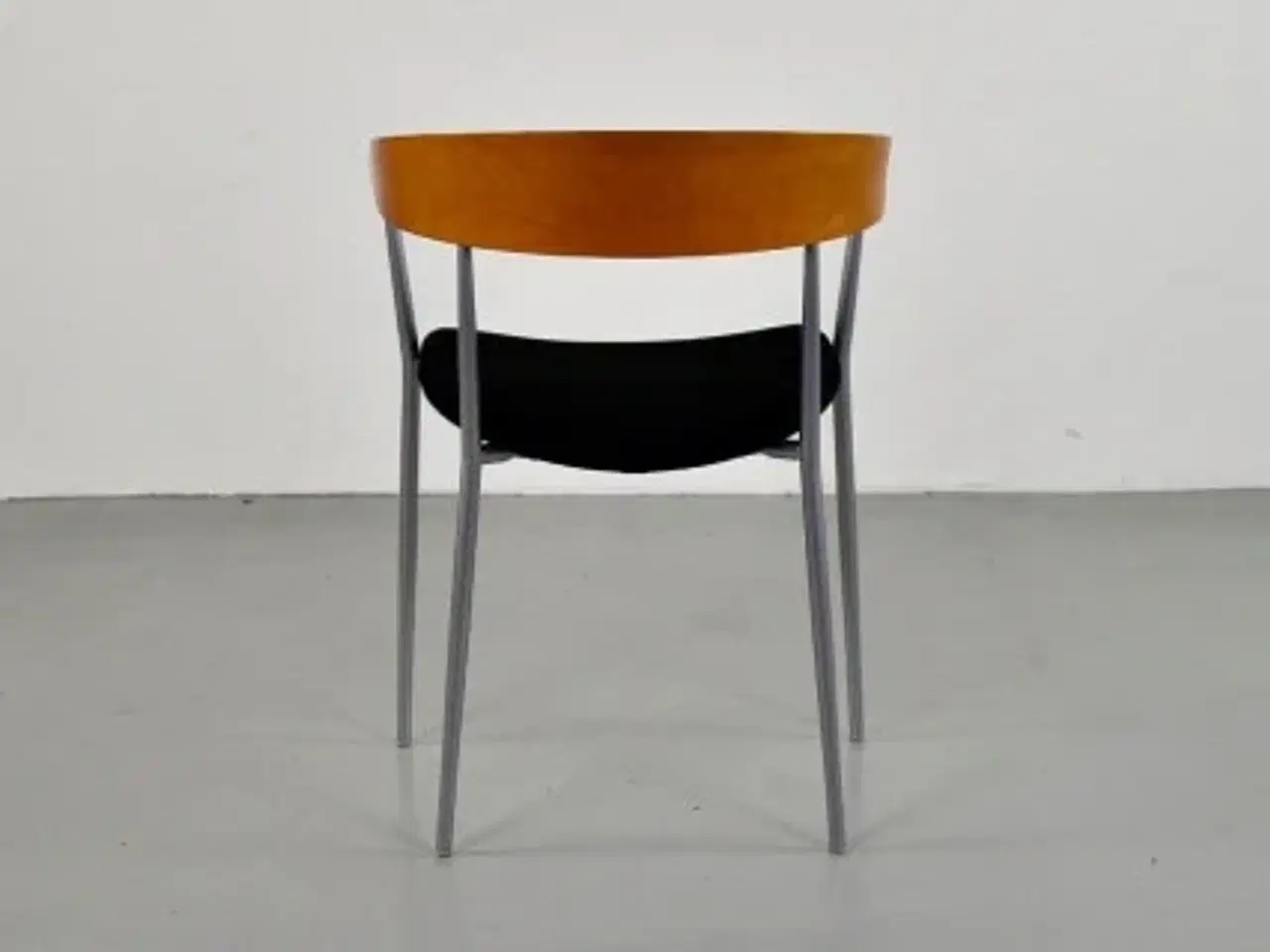 Billede 3 - Efg bondo dialog konferencestol med sort sæde, grå stel, kirsebærryg/armlæn