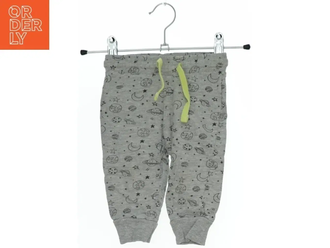 Billede 1 - Grå joggingbukser med rumtema (str. 74)
