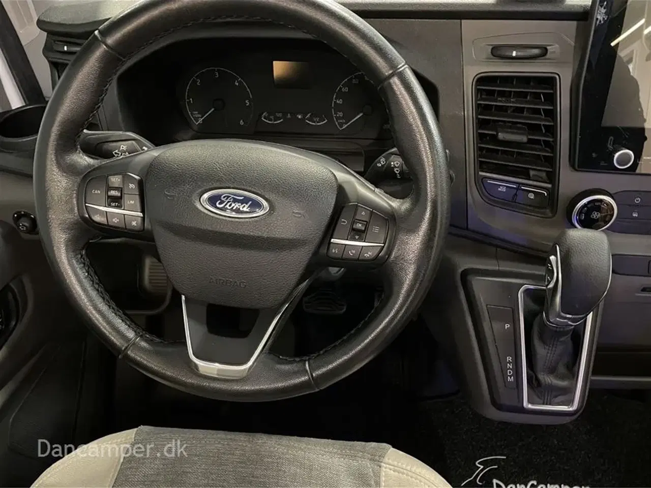 Billede 3 - 2021 - Chausson Titanium 720 Premium   Køjer samt stor dobbelt sænkeseng, 5-prs. 4 sovepladser m.mulighed for 5-6. Smart-lounge, indbygget gasfyldeflaske, markise, cykelholder, 170Hk - Aut.