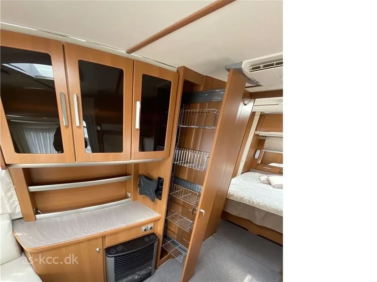 Billede 7 - 2010 - Fendt Diamant 650 TF   Fendt Diamant 650 TF årg. 2010 4 sovepladser, 6 siddepladser, Mover, tæppe i vognen, Air Con, Fiamma posemarkise med 2 sider,