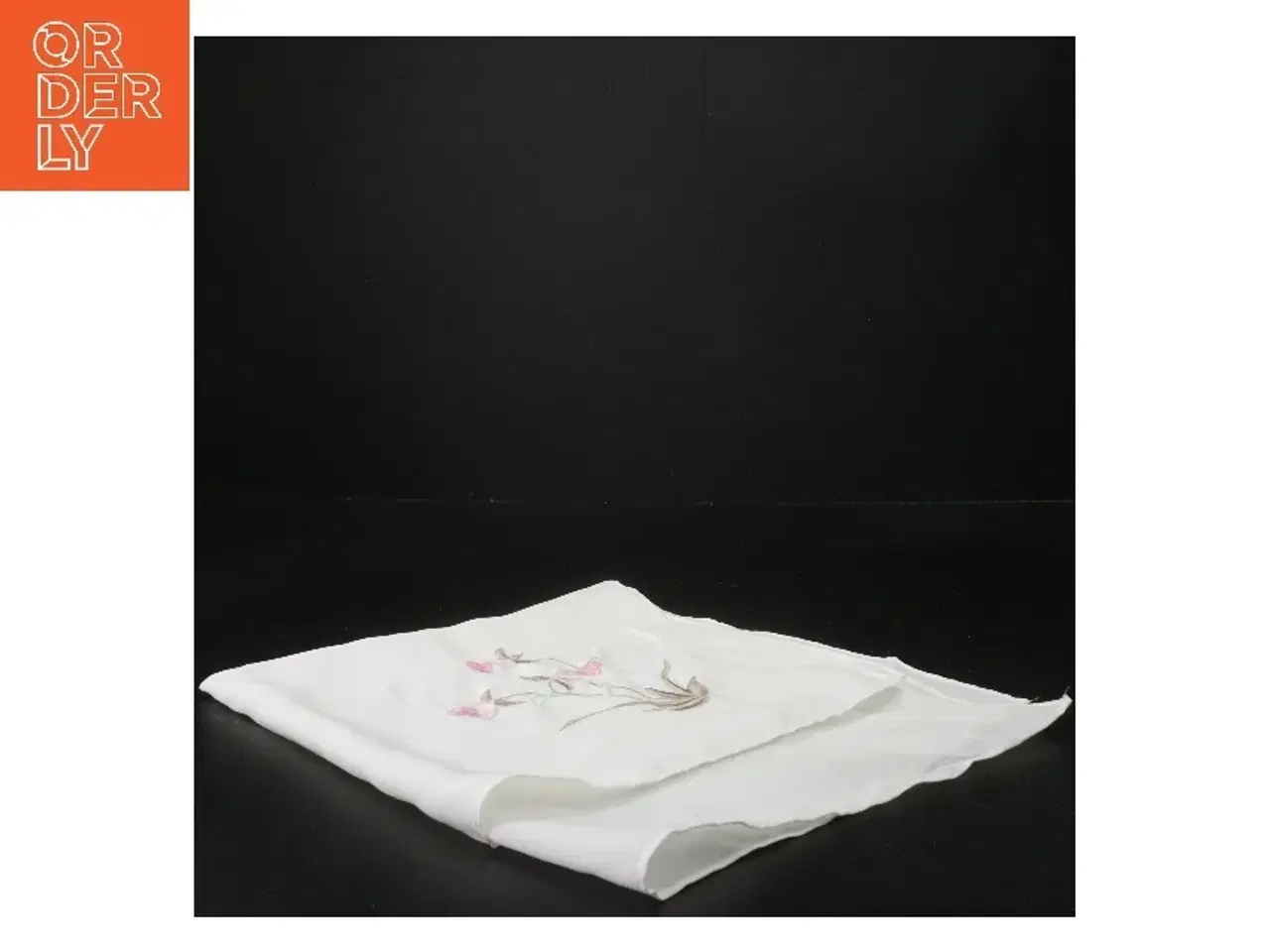 Billede 2 - Broderet dug (str. 49x49 cm)
