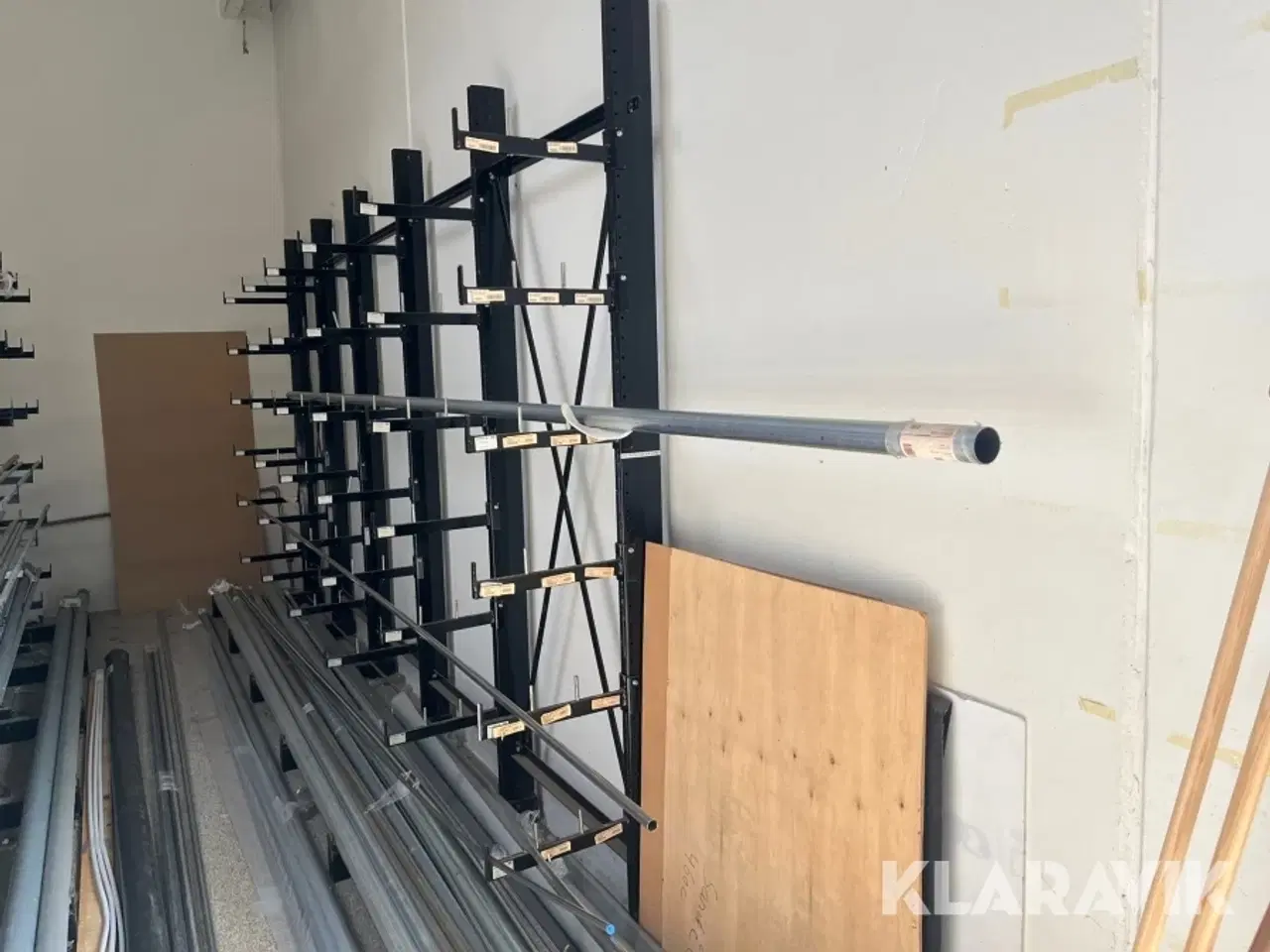 Billede 1 - Grenreol en række