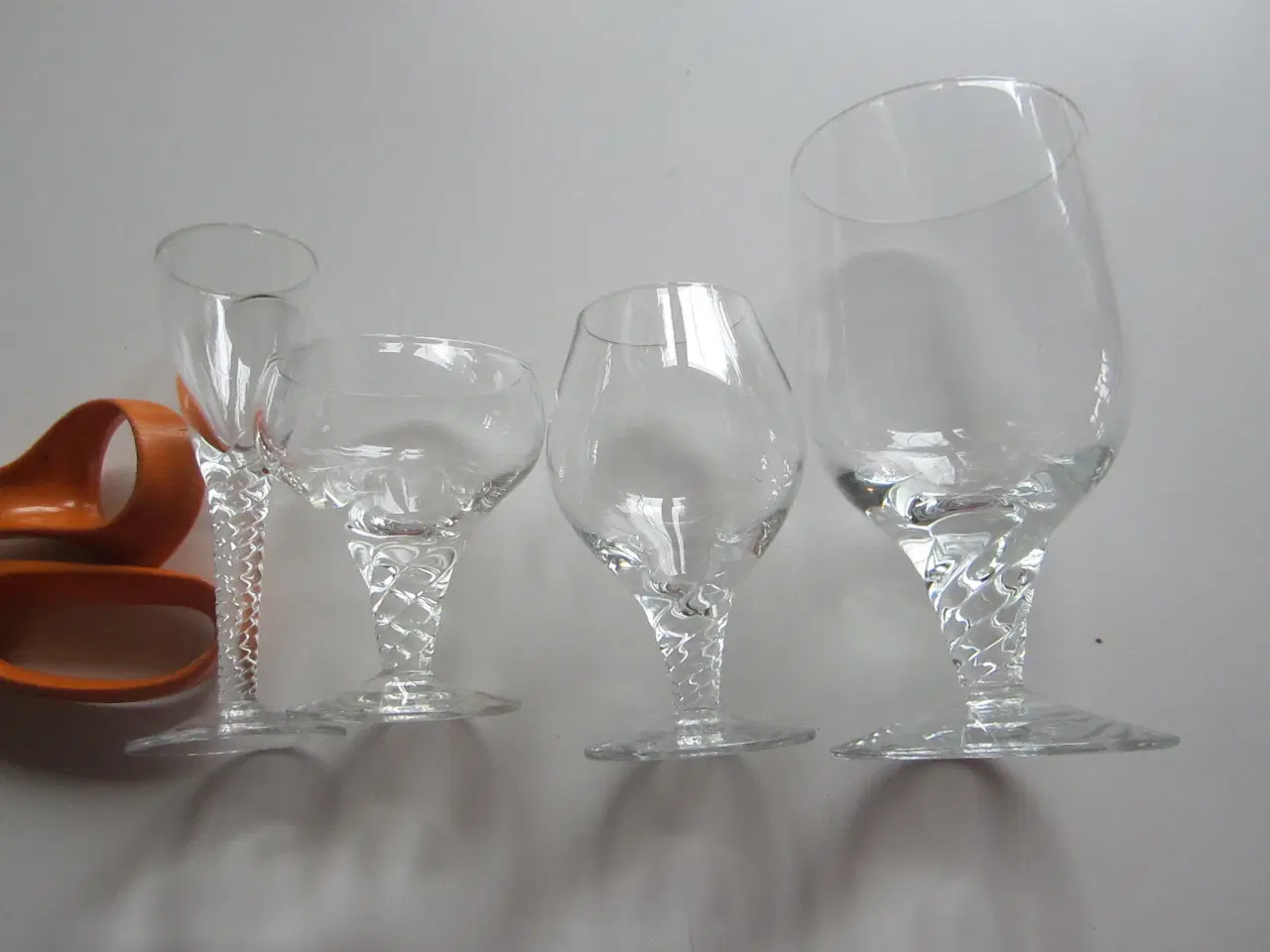 Billede 2 - Vin glas 13,5 cm Amager/twist fra Holmegård pr stk