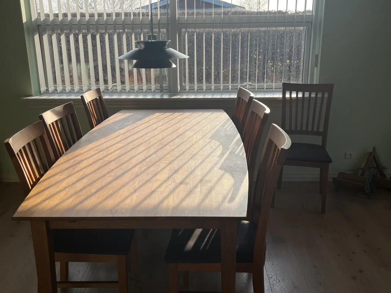 Billede 1 - Spisebord med 6 stole