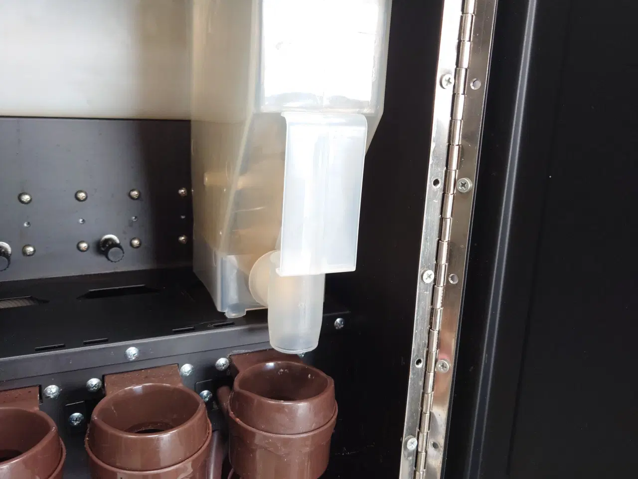 Billede 11 - Kaffeautomat 3*kaffe /cacao og en med varmt vand  