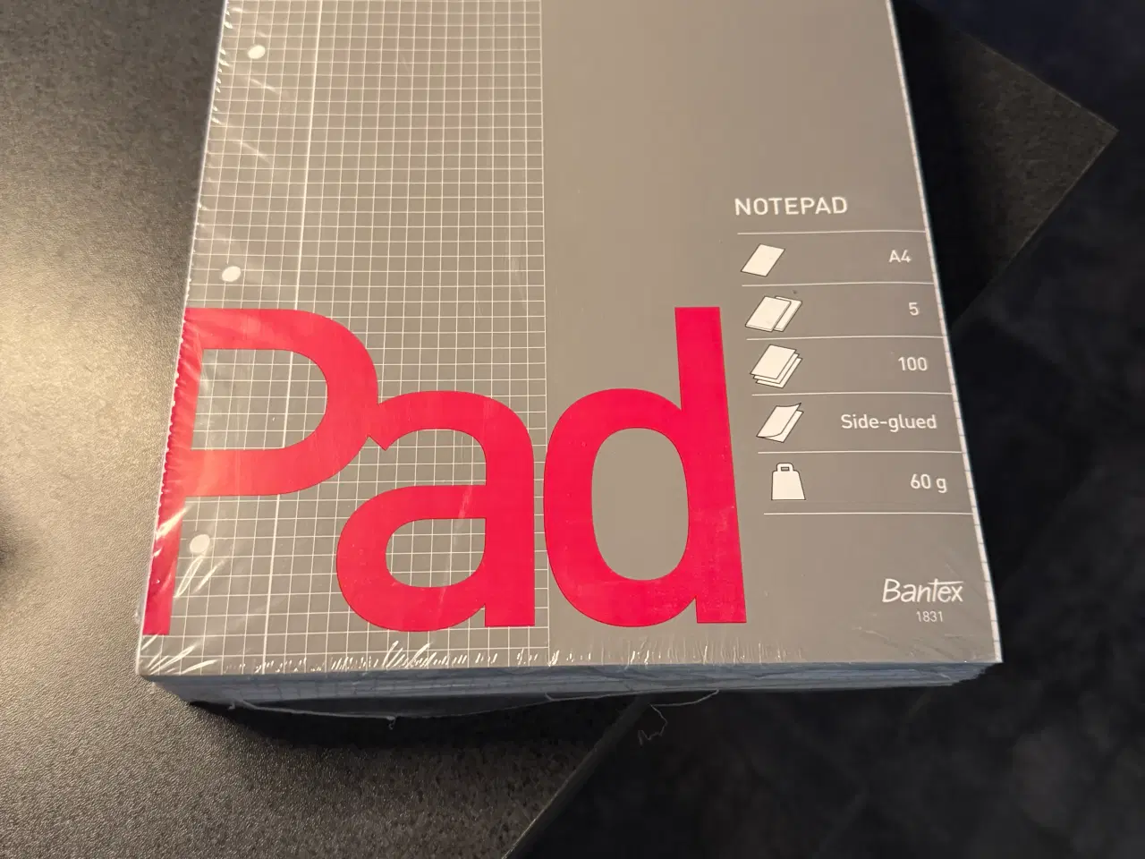 Billede 1 - Farvet kopi papir samt tegnet skriveblok